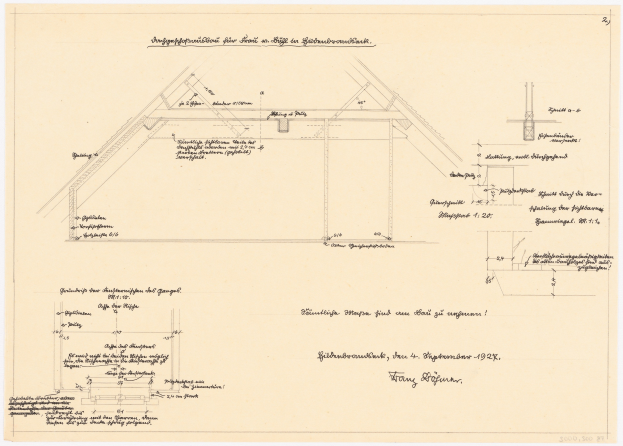 Schwarz-weißes architektonisches Zeichnung eines Hauses mit einem Dach, das als erster Grundriss bezeichnet wird, begleitet von detailliertem Text und strukturellen Anmerkungen.