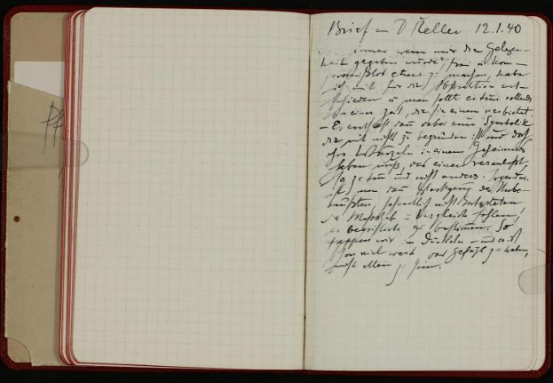 Ein offenes Tagebuch mit handgeschriebenem Text, das einem deutschen Soldaten gehört, der im Zweiten Weltkrieg umgekommen ist.