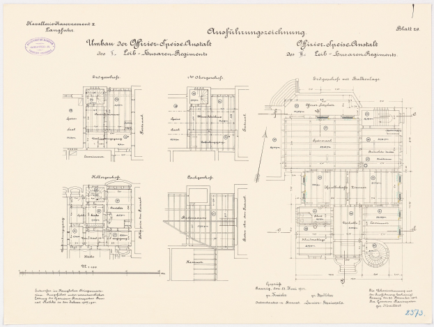 Schwarzes und weißes architektonisches Grundrissbild des ehemaligen Bundeskanzleramts, das detaillierte Layouts und Textbeschriftungen zeigt.