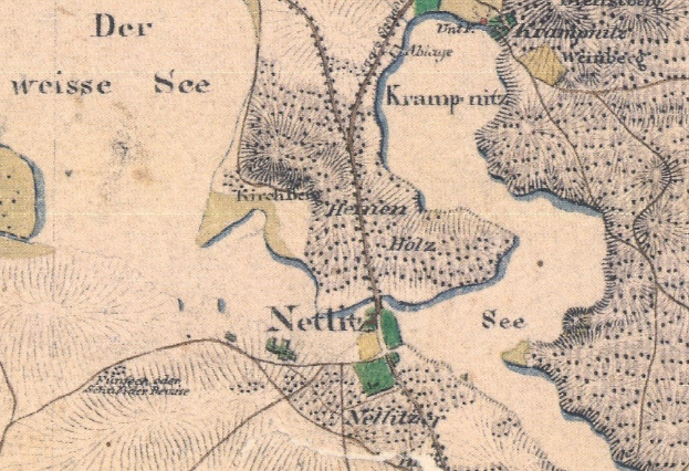 Ausführliche alte Karte von Nettlitz, Deutschland, zeigt Straßen, Gebäude und Sehenswürdigkeiten mit Text.