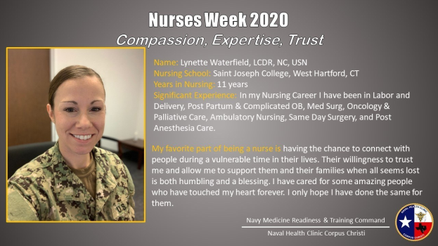 Eine Frau in Militärkleidung lächelt warmherzig und repräsentiert die Nurses Week 2020 mit den Worten "Mitgefühl, Expertise, Vertrauen".