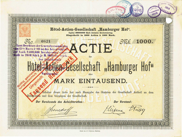 Ein altes Aktienzertifikat mit einem roten Stempel, auf dem "Hotel Actie Gesellschaft Hamburger Hof" steht, verziert mit dekorativem Text und zusätzlichen Stempeln.