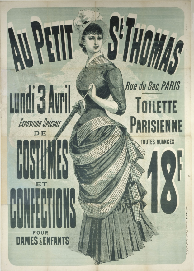 Ein Vintage-Plakat, das eine Kostümvorstellung ankündigt, zeigt eine Frau in einem langen, hochgeschlossenen Kleid mit langen Ärmeln und einem Dutt, die anmutig mit gefalteten Händen posiert.