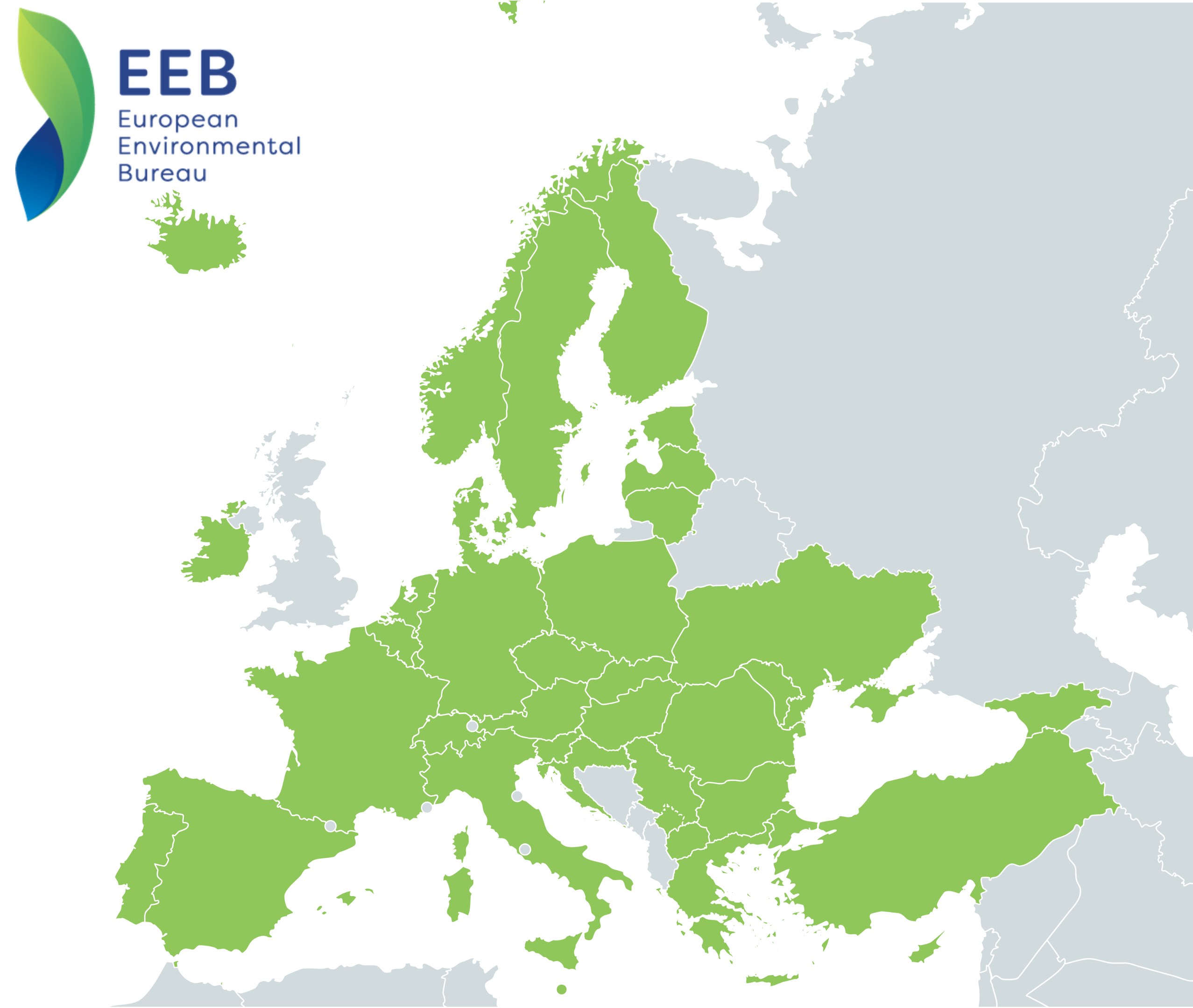 Eine Karte von Europa mit dem Logo des Europäischen Umweltbüros in der linken oberen Ecke, die in verschiedenen Grüntönen schattiert ist, um EU-Regionen anzuzeigen.
