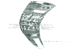 Eine Zeichnung eines Horns mit detaillierten Gravuren und Text auf einem weißen Hintergrund.