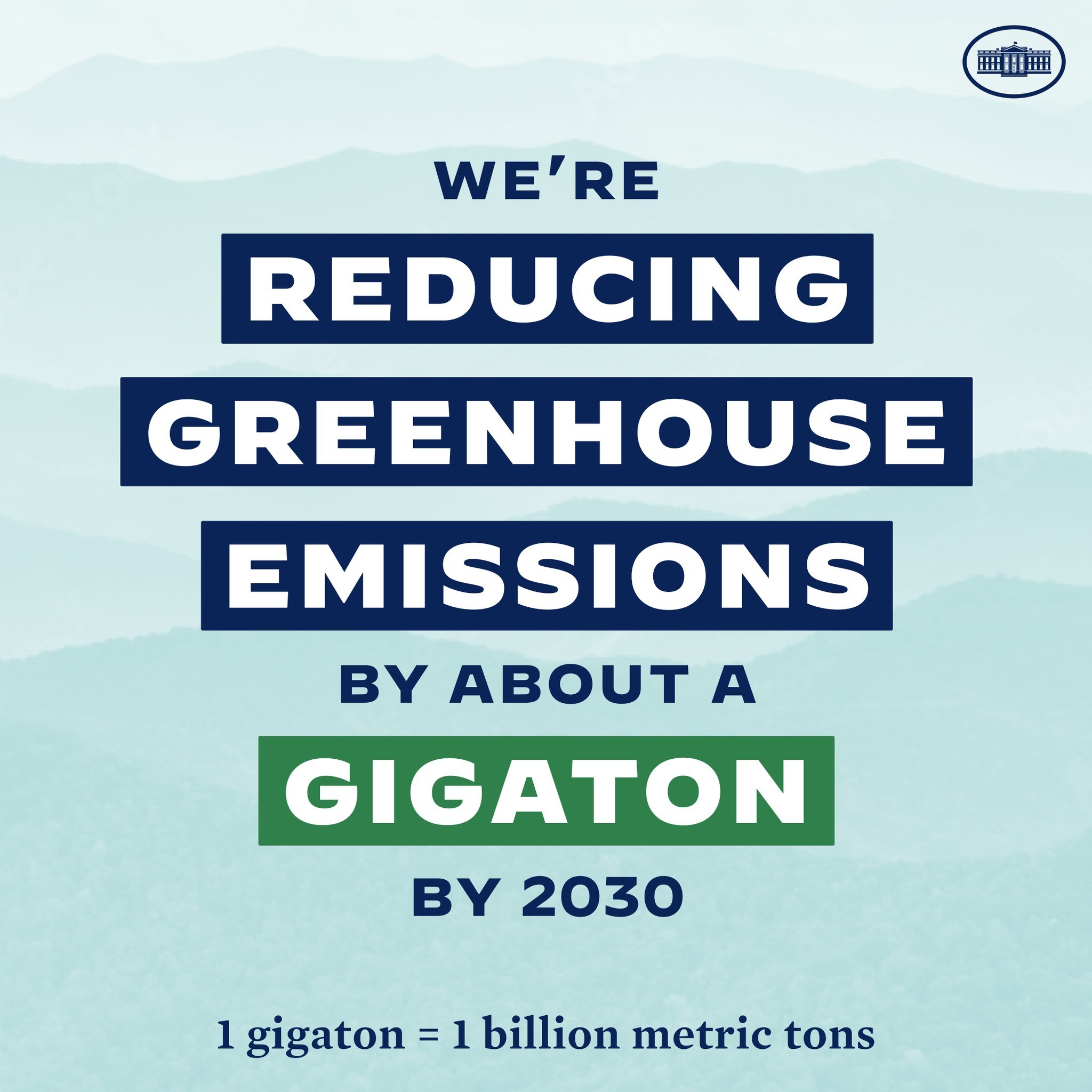 Plakat mit Text und Logo, das "Wir reduzieren die Treibhausgasemissionen um etwa eine Gigatonne bis 2030." zeigt.