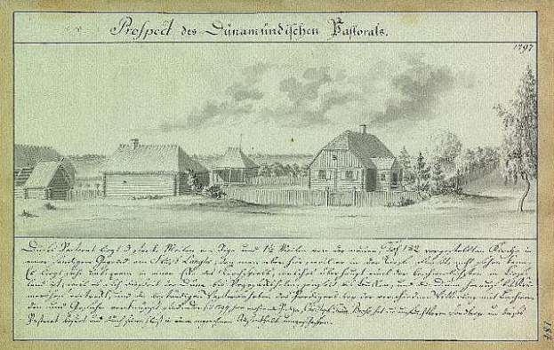 Ein altes Papier mit einer Zeichnung eines Hofes, umgeben von Häusern, Bäumen und einem Himmel, mit der Inschrift "1897 Deutsche Landschaft mit Hofgebäuden" darauf.