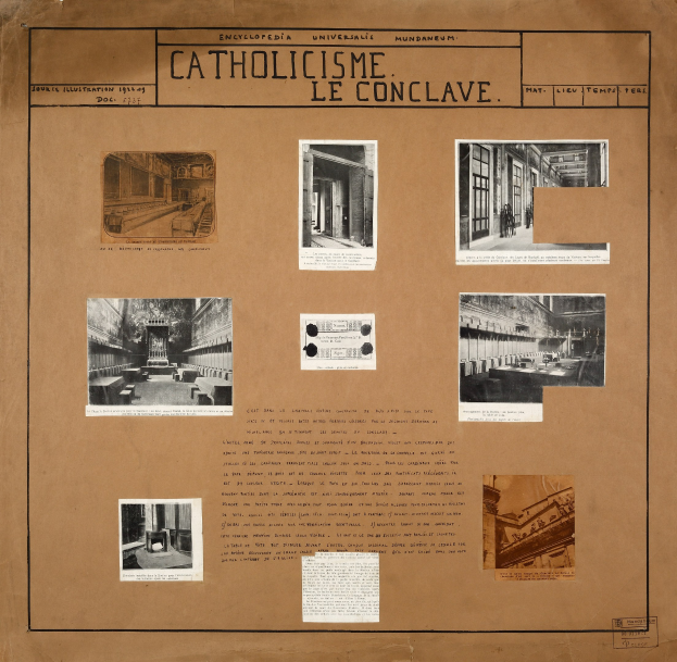 Ein Buch, das die Geschichte der katholischen Kirche zeigt, mit Bildern ihrer Räume, Flure, Artefakte und erklärendem Text.