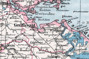 Eine Karte des Deutschen Reichs aus dem 19. Jahrhundert mit einer Überlagerung, die das Ausmaß der Chinesischen Mauer anzeigt, wobei Städte, Ortschaften und geografische Merkmale dargestellt sind.