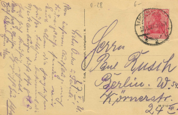 Ein alter Umschlag mit einem roten Stempel, adressiert an Paul Rush aus Berlin, Deutschland im Jahr 1944, markiert mit "Berlin, W.S.Kirmerstrasse" und verschiedenen Buchstaben und Zahlen.