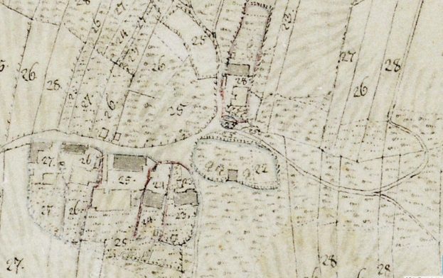 Ein detaillierter alter Stadtplan mit Gebäuden, Straßen und Text, der unten eine geplante Entwicklung anzeigt.